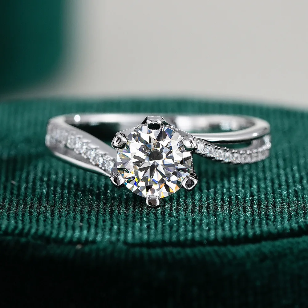 루미라 스파클링 트위스티드 암 모이사나이트 플래티넘 P - Moissanite Engagement Ring 1 Carat 리뷰 및 가격