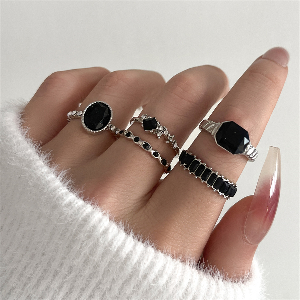 여성을 위한 레트로 스타일의 검은색 크리스탈 스톤 반지 - Vintage Punk Knuckle Rings Set 리뷰 및 가격